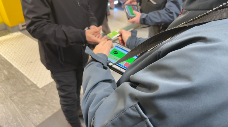 STIB : des millions de voyageurs contrôlés chaque année grâce à une application développée à Tournai