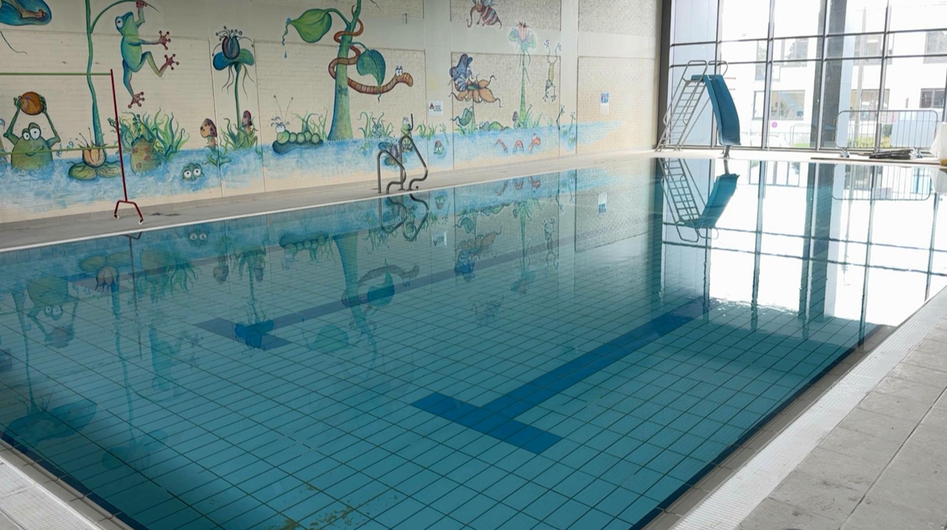 Estaimpuis : y a-t-il un problème avec la piscine du complexe sportif, une nouvelle fois fermée temporairement ?