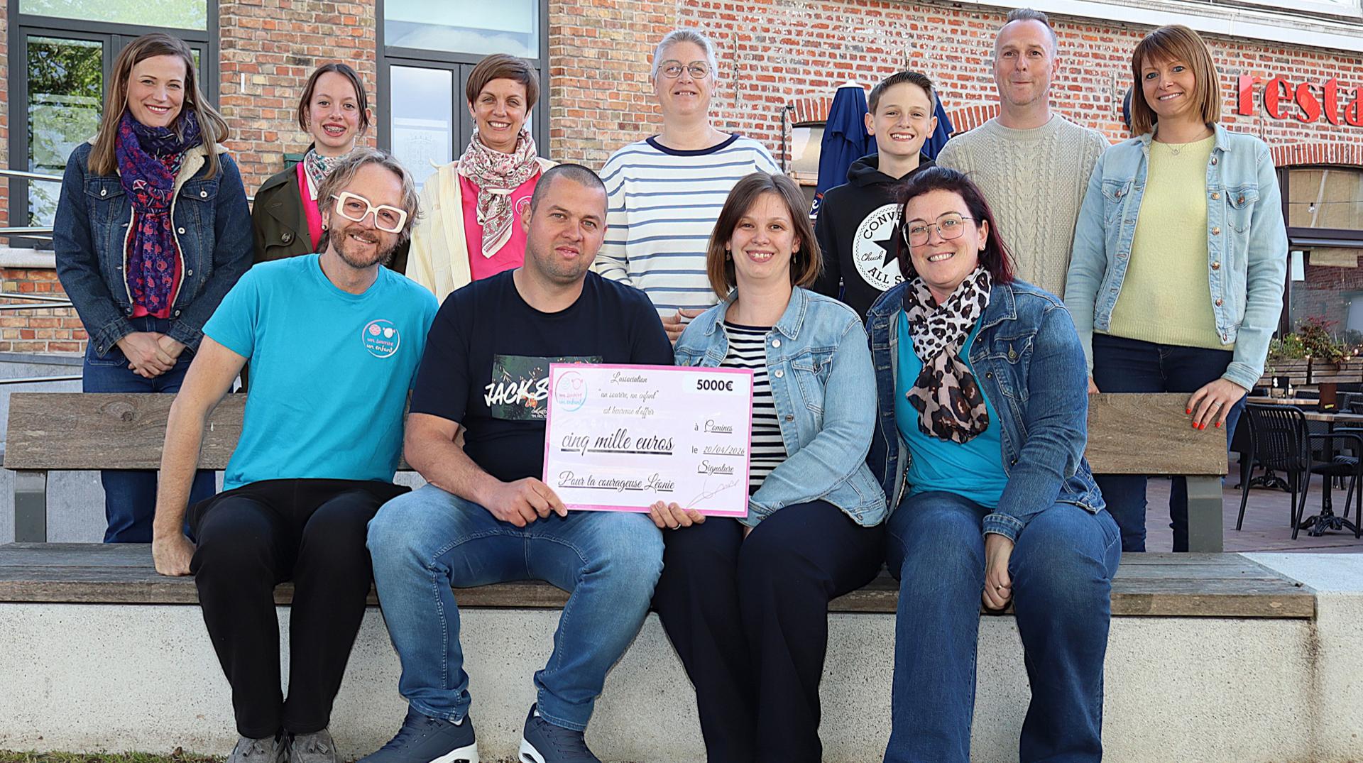 Comines-Warneton : un chèque de 5.000 euros remis pour soutenir la petite Léonie touchée par une tumeur