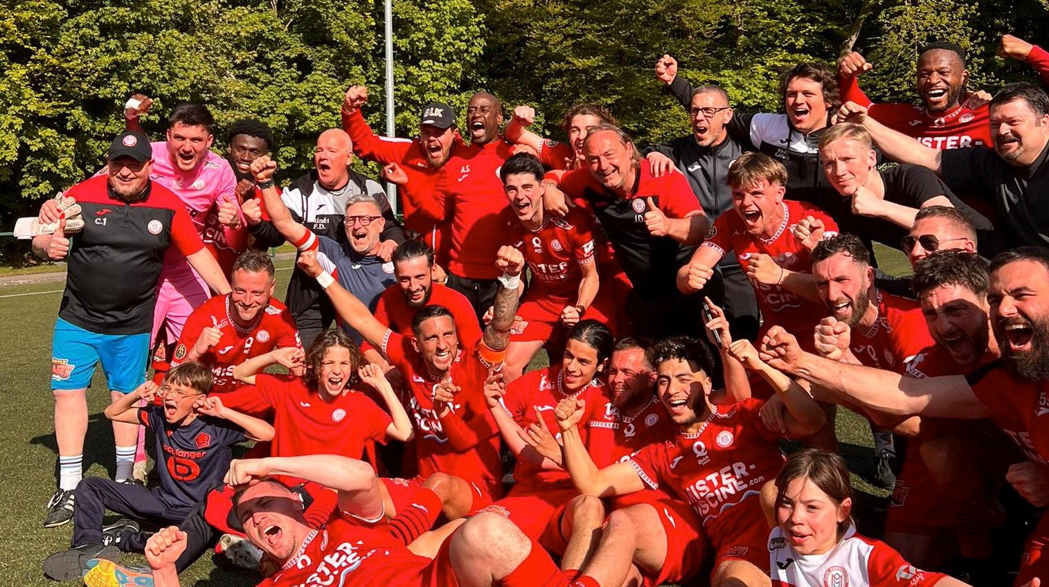 Football D3 FFA: le Stade Mouscronnois se fait peur mais remporte le titre au bout du suspense!