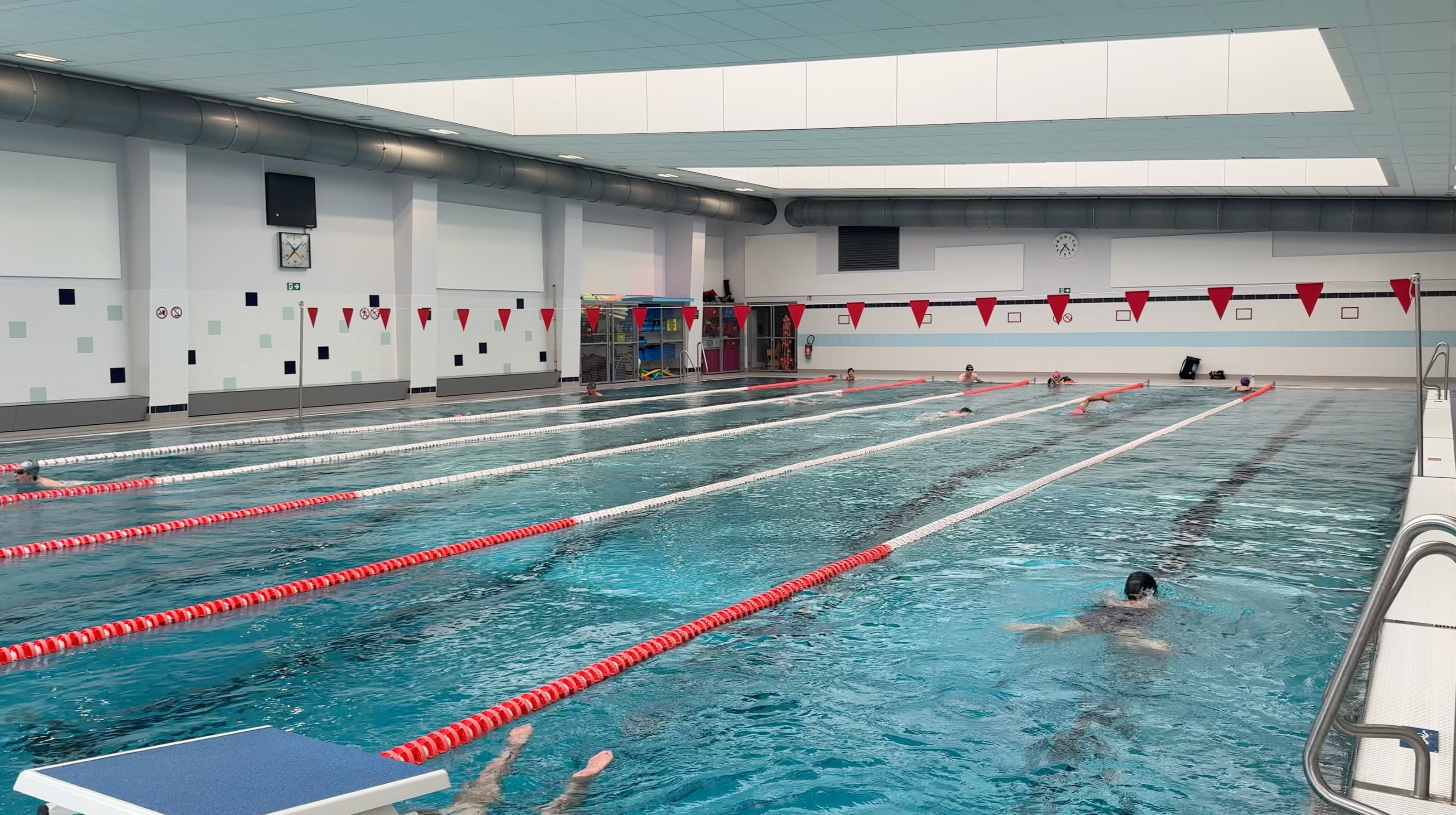 La piscine d’Ath suit l’exemple de Bernissart et adapte ses tarifs face à la canicule