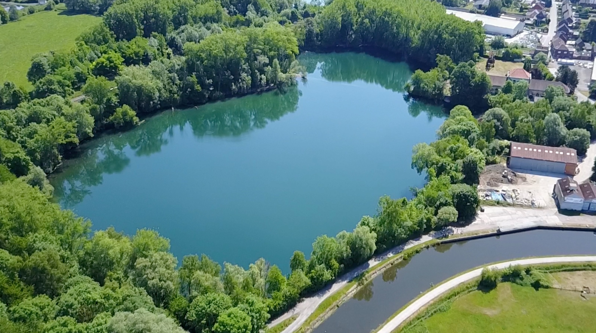 Canicule : la ville d’Ath rappelle l’interdiction de se baigner dans les carrières de Maffle