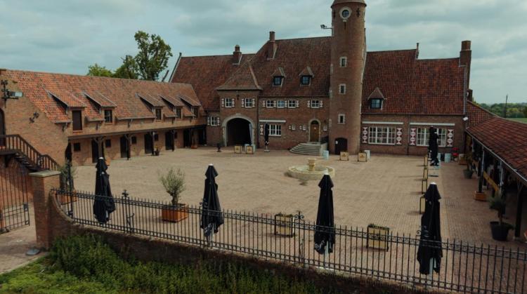 C'est tout toit : visite du Château D - Roncheval à Dottignies