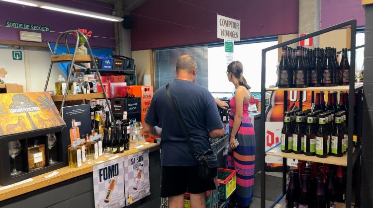 Canicule : des horaires adaptés au Car Drink de Bruyelle où les clients boudent l'alcool