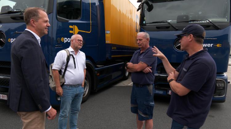 Camions électriques : à Mouscron, Dachser accélère, pas le réseau...