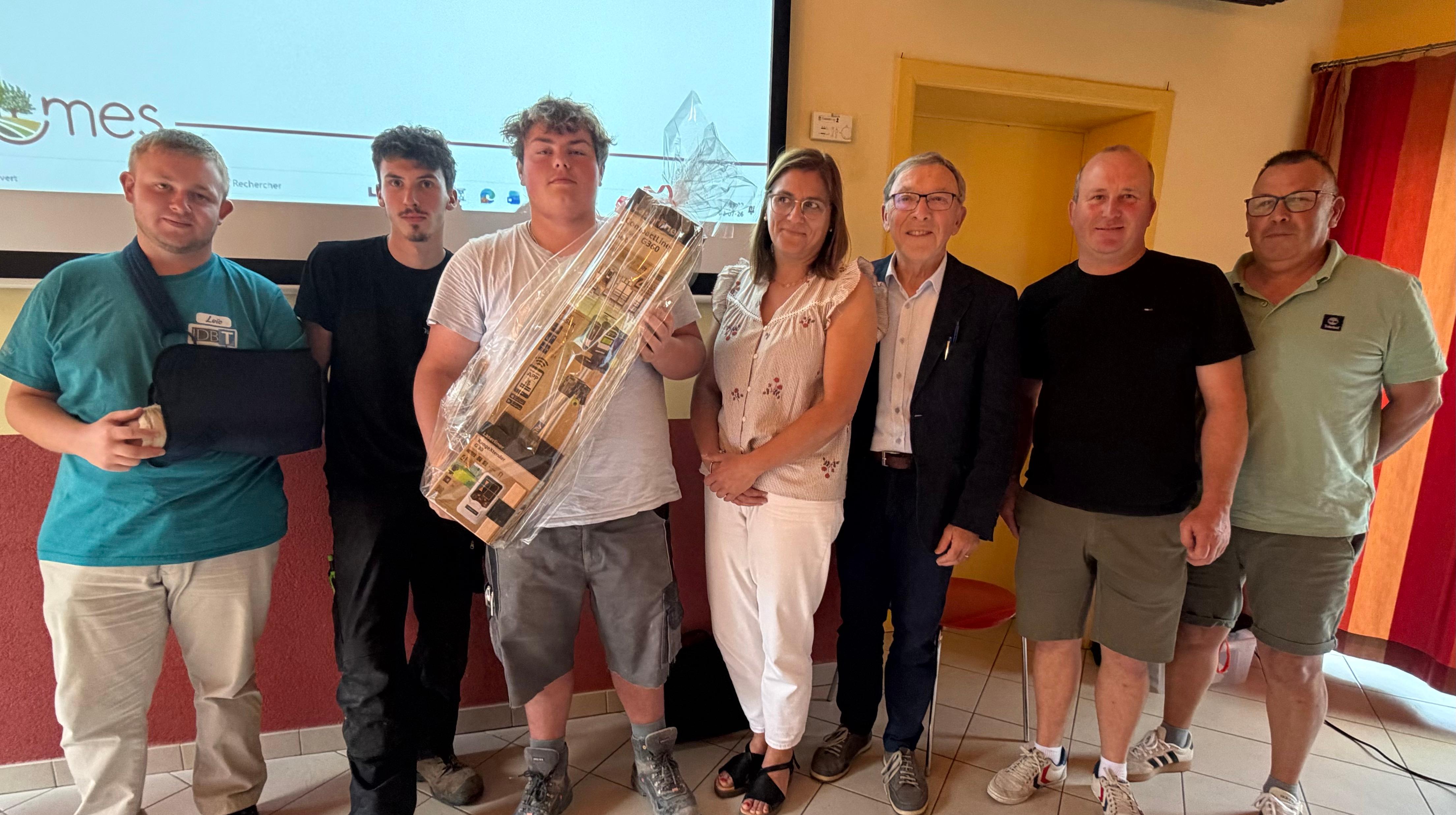 Les élèves des sections construction et couverture de Don Bosco récompensés par le conseil communal