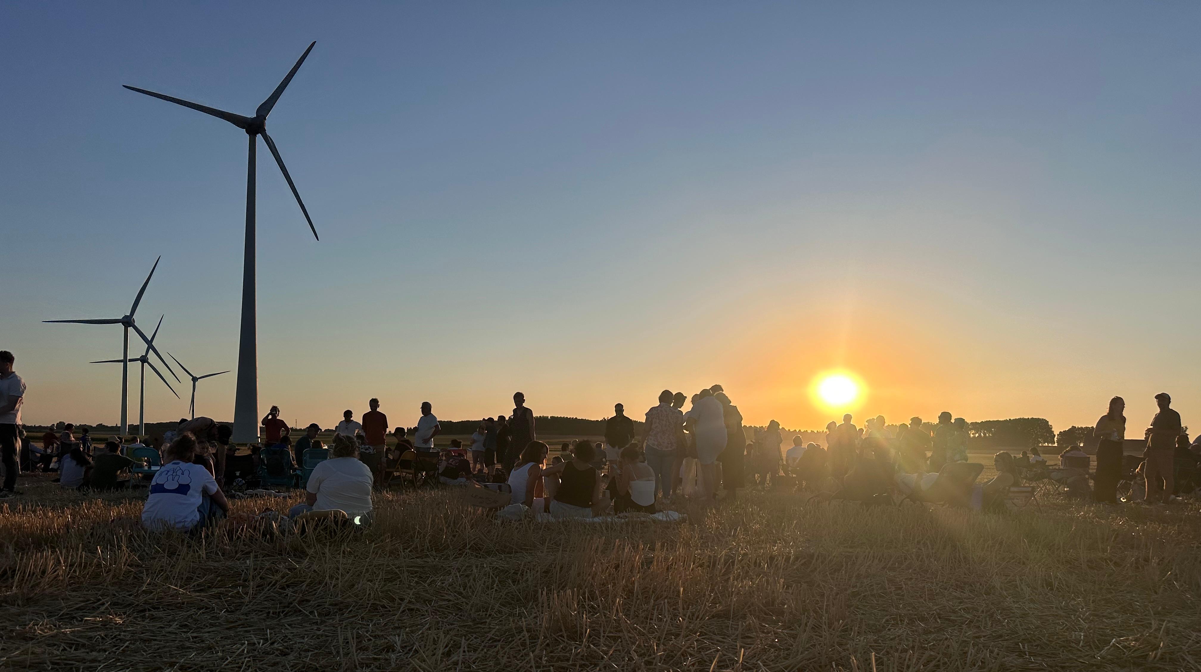 Eclipse solaire : des milliers de regards tournés vers le ciel en Wallonie picarde