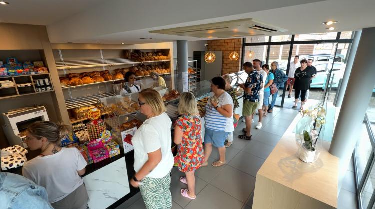 L'unique boulangerie d'Antoing rouvre ses portes grâce à trois jeunes surmotivés