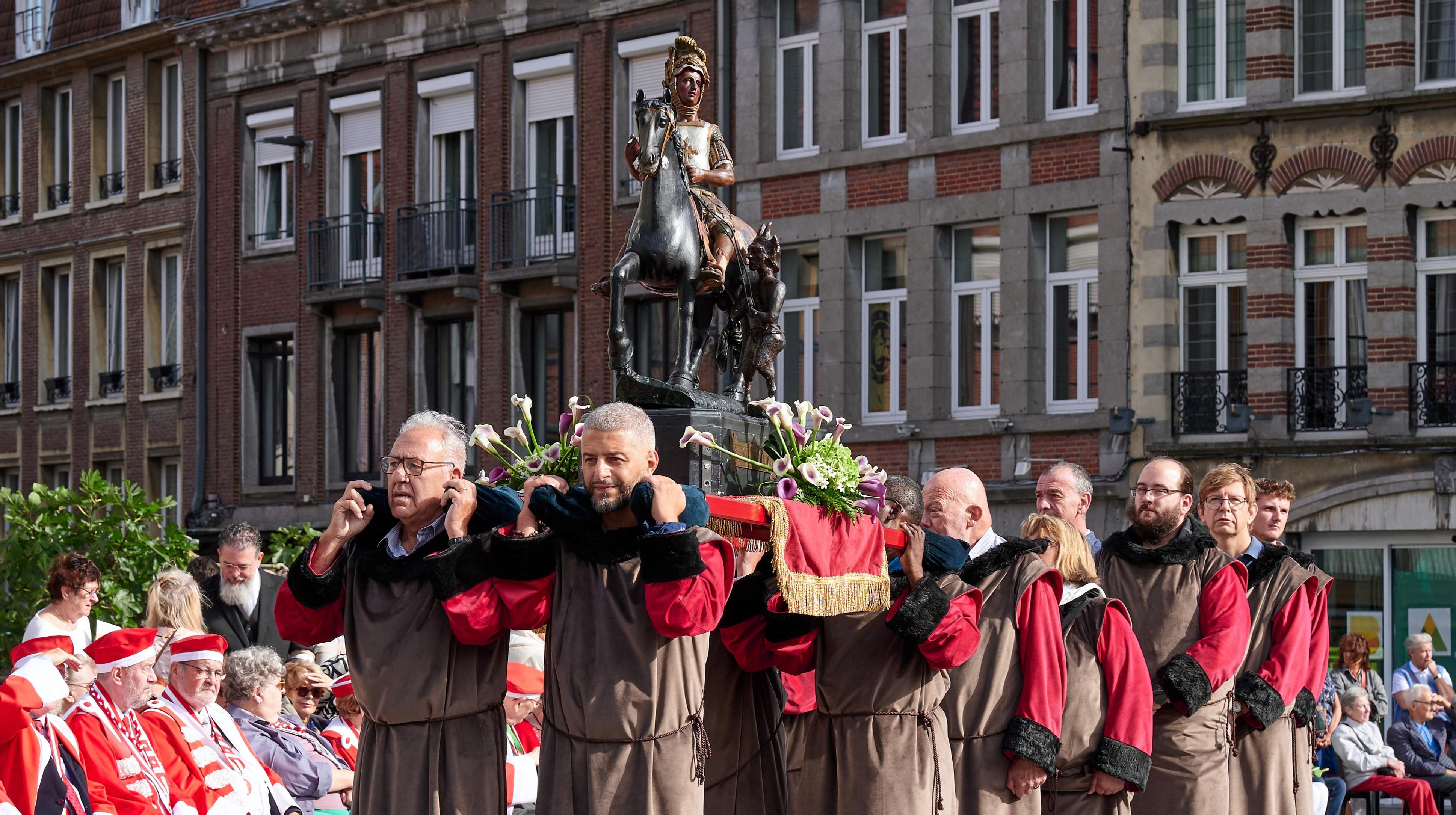Grande Procession de Tournai : Saint-Hermès cherche des porteurs