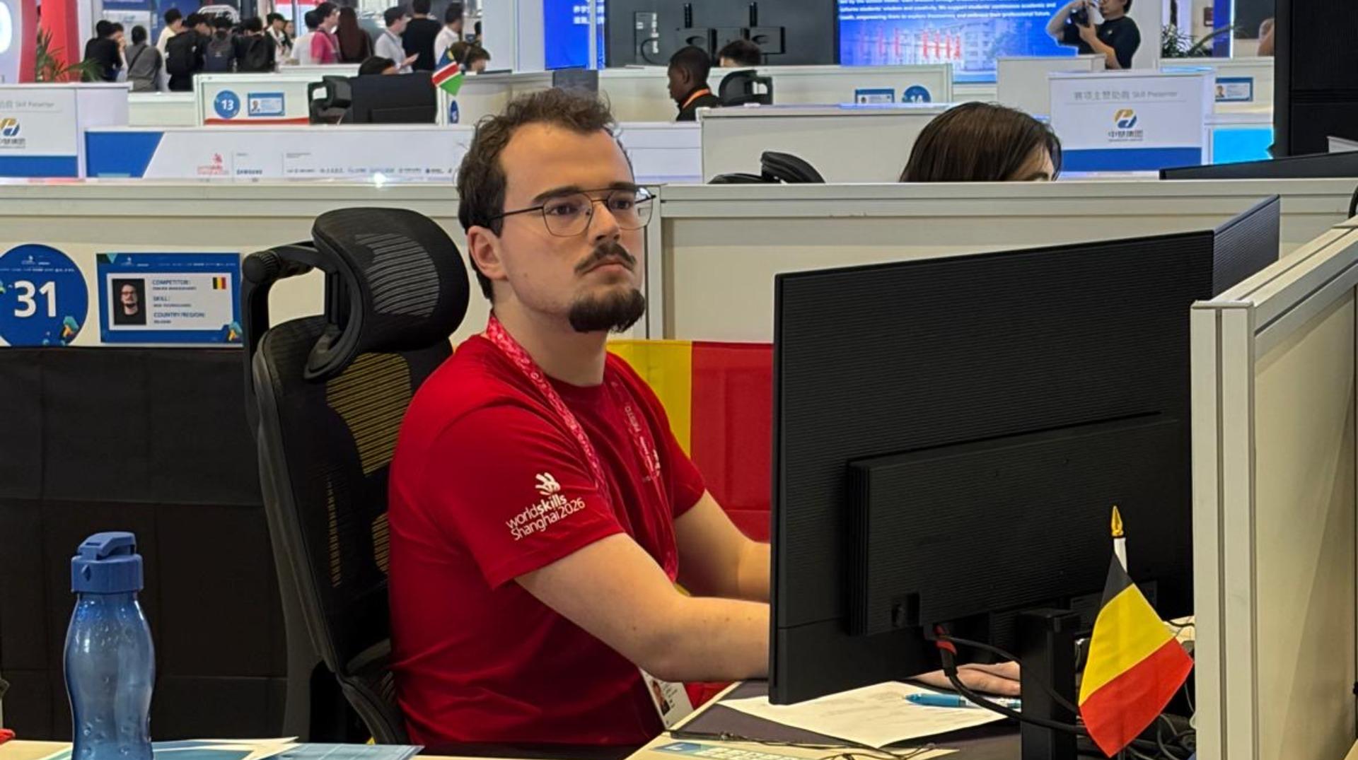 De Saint-Sauveur à Shanghai : Émilien Marquegnies décroche une médaille d’Excellence aux WorldSkills