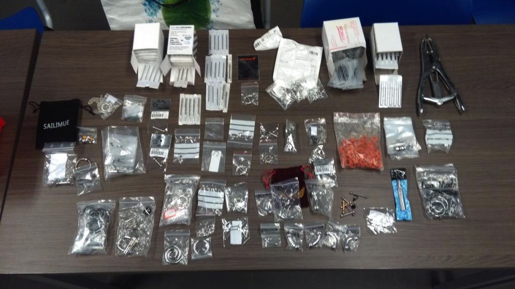 Du matériel médical et des médicaments illicites saisis par la police du Val de l’Escaut