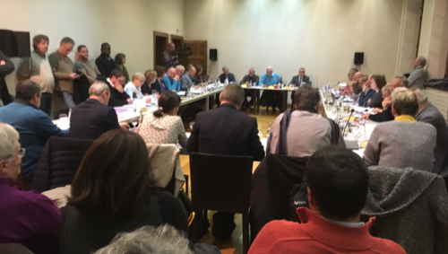 Non, ce n'était pas la dernière séance du conseil communal présidée par Marc Duvivier