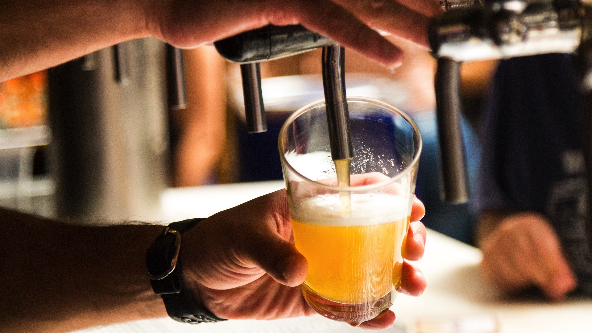 Mouscron: un recours au Conseil d'Etat pour la réouverture des cafés après 3h du matin