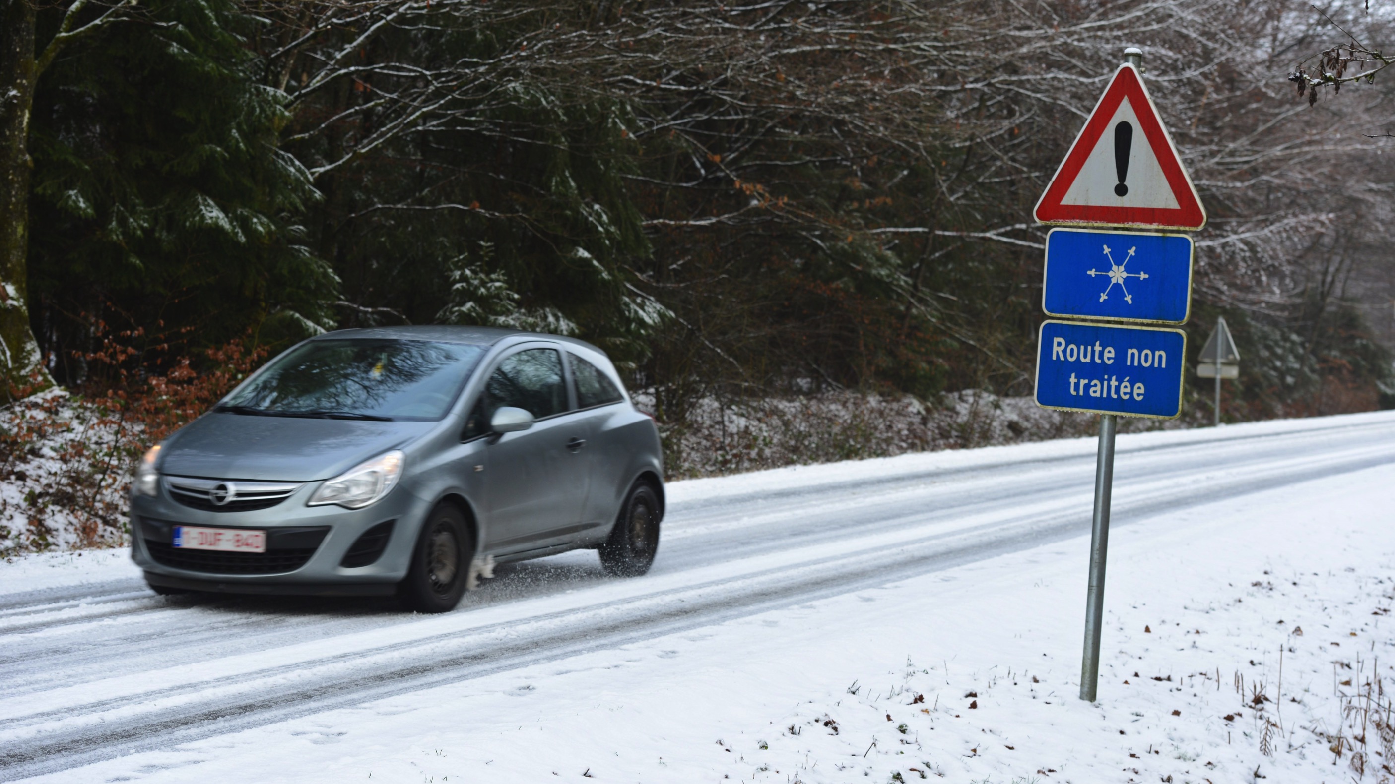 La neige tombe sur la Wallonie picarde: les 10 bons réflexes à adopter au volant