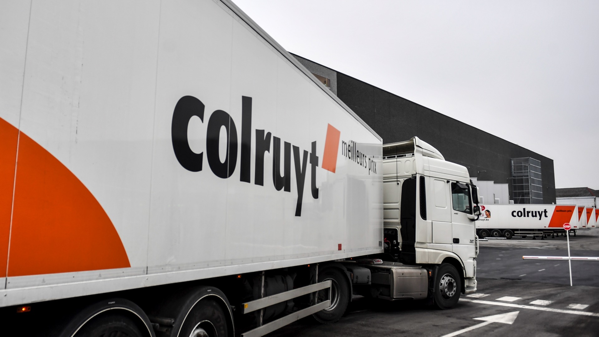 Un bus pour les travailleurs de Colruyt: les syndicats dénoncent des pressions de la direction