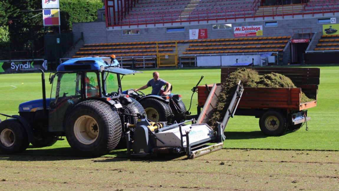 Excel Mouscron: la pelouse du Canonnier fait peau neuve