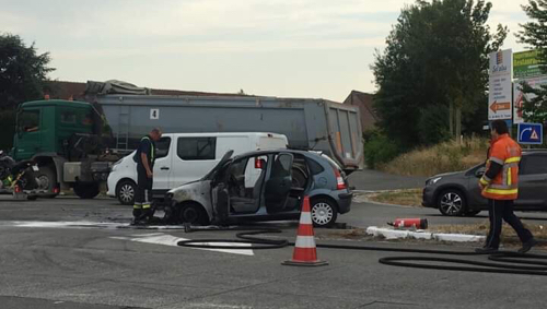 Une voiture en feu à Tournai
