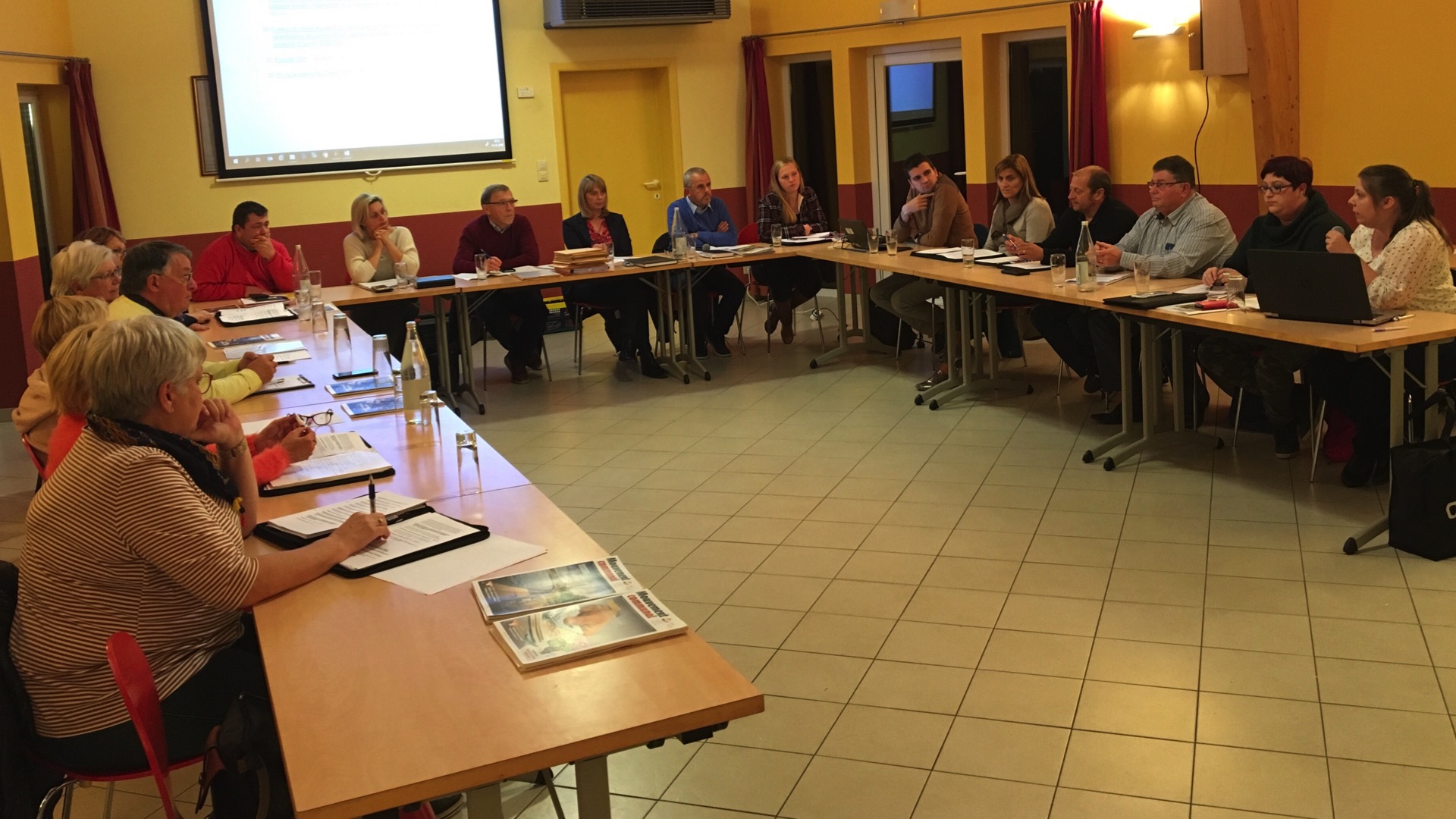 Rumes: l’opposition vote contre la taxe sur les agences bancaires