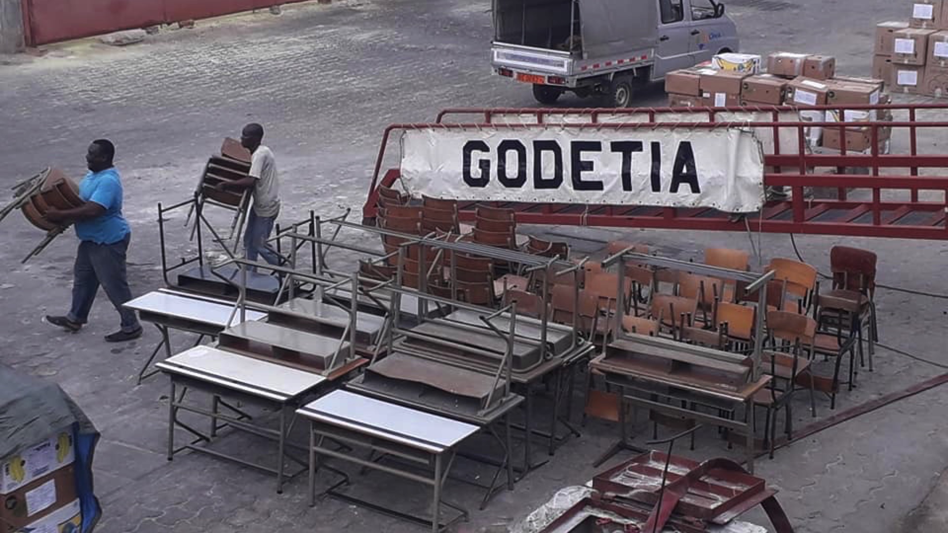 Du matériel scolaire de l'athénée royal de Comines a été livré à Cotonou, au Bénin