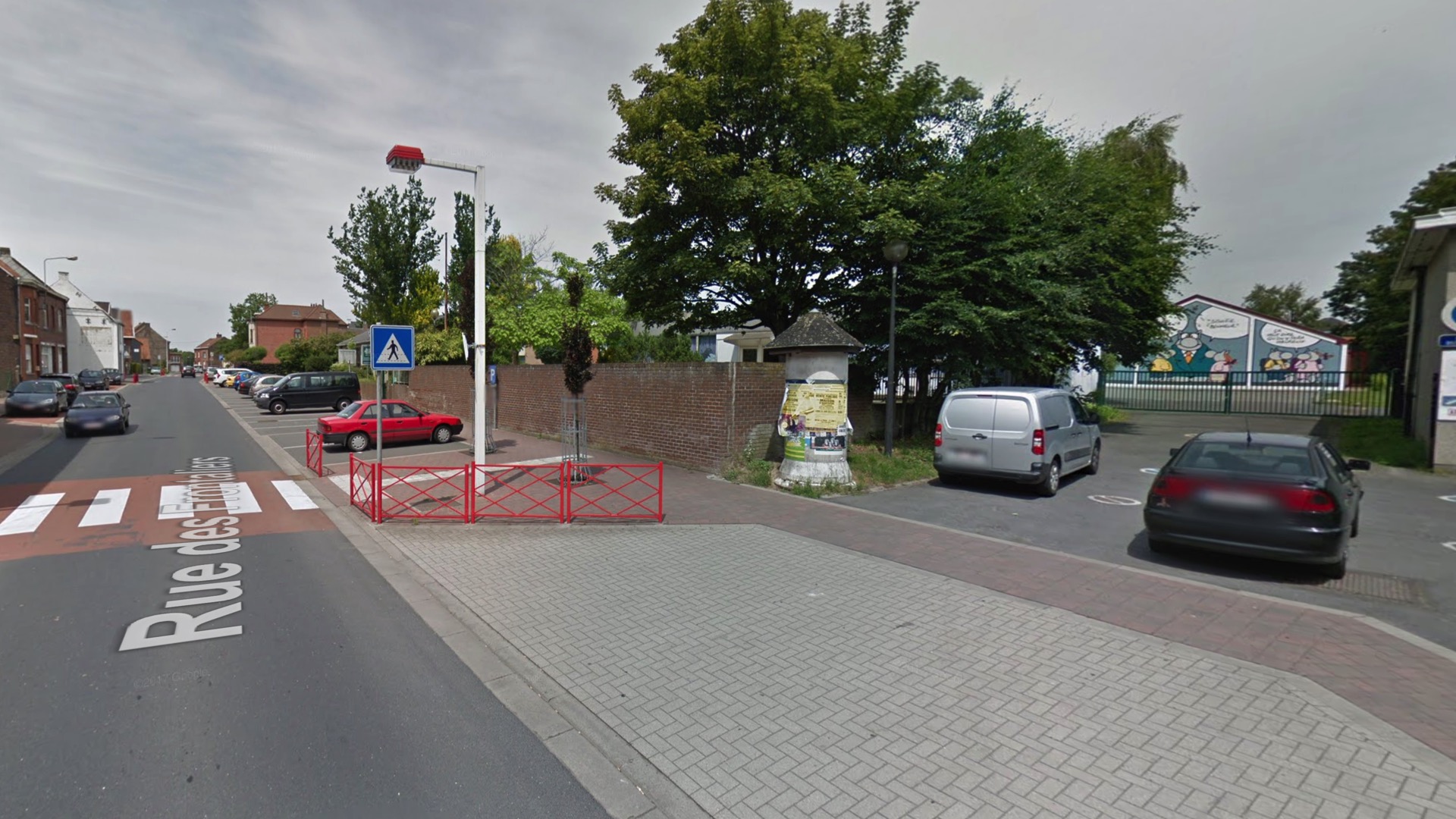 Herseaux: une jeune fille percutée par une voiture en face de l'école Philippe Geluck
