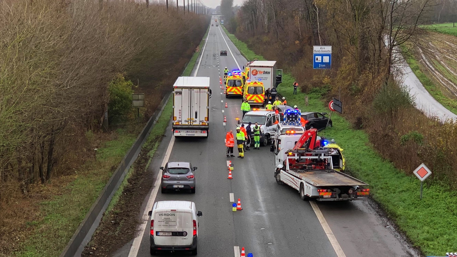 Accidents en cascade sur l'E42 Mons-Tournai: la seconde voiture était conduite par un jeune homme de 15 ans poursuivi par la police