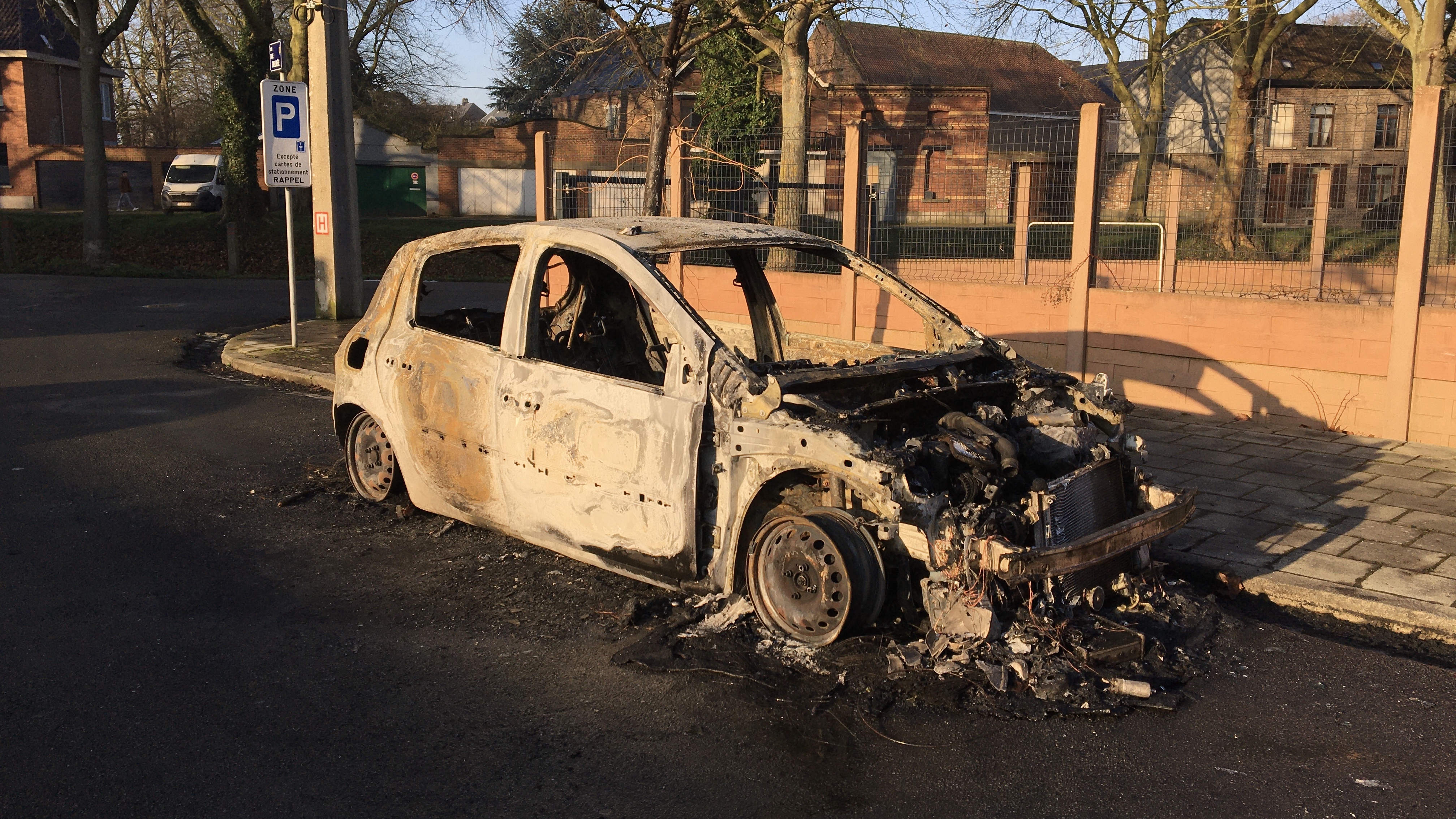 Ath: une voiture incendiée dans la nuit de mercredi à jeudi à la rue Delmée
