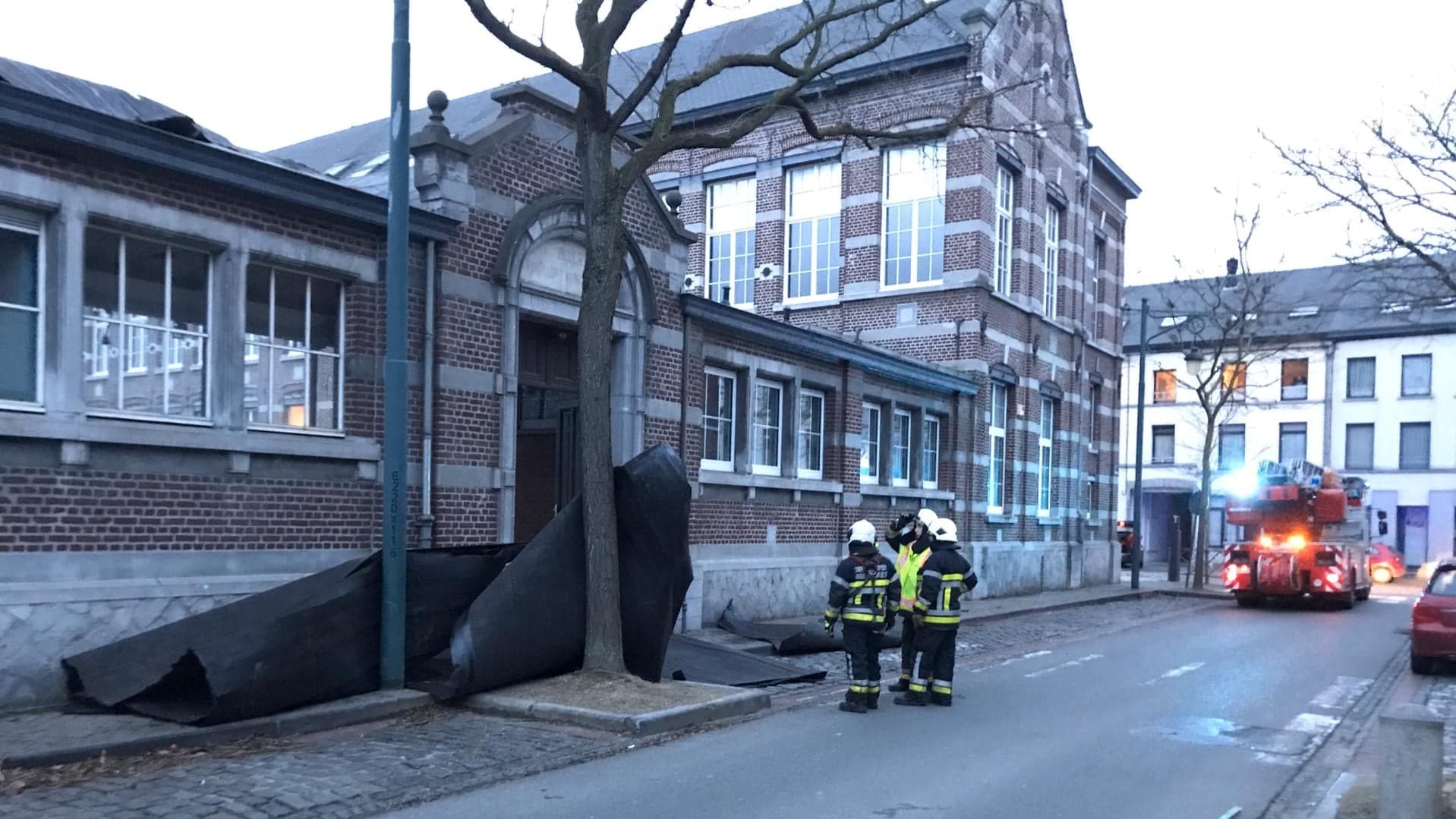 Tempête Dennis : une partie de la toiture de l'académie de musique d'Ath s'est envolée