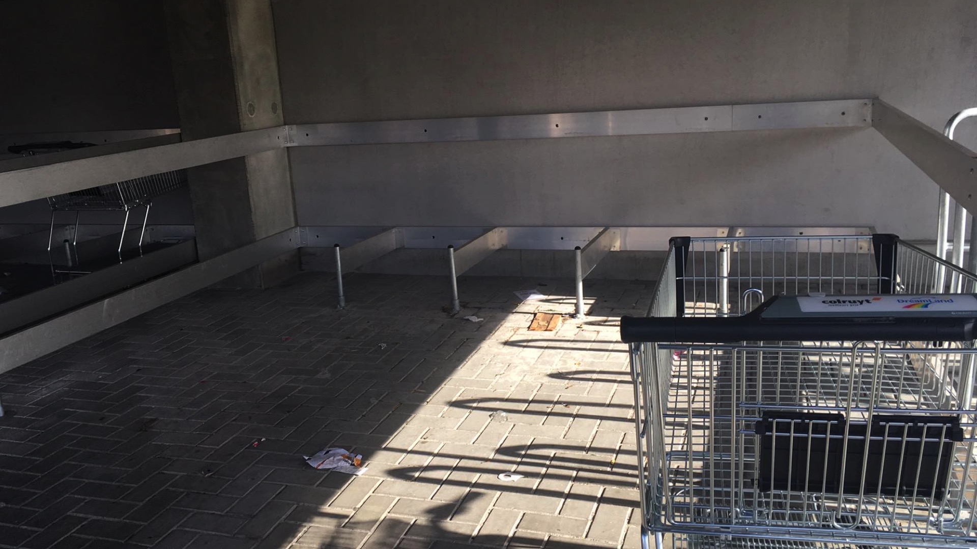Coronavirus : les supermarchés pris d'assaut ce vendredi matin