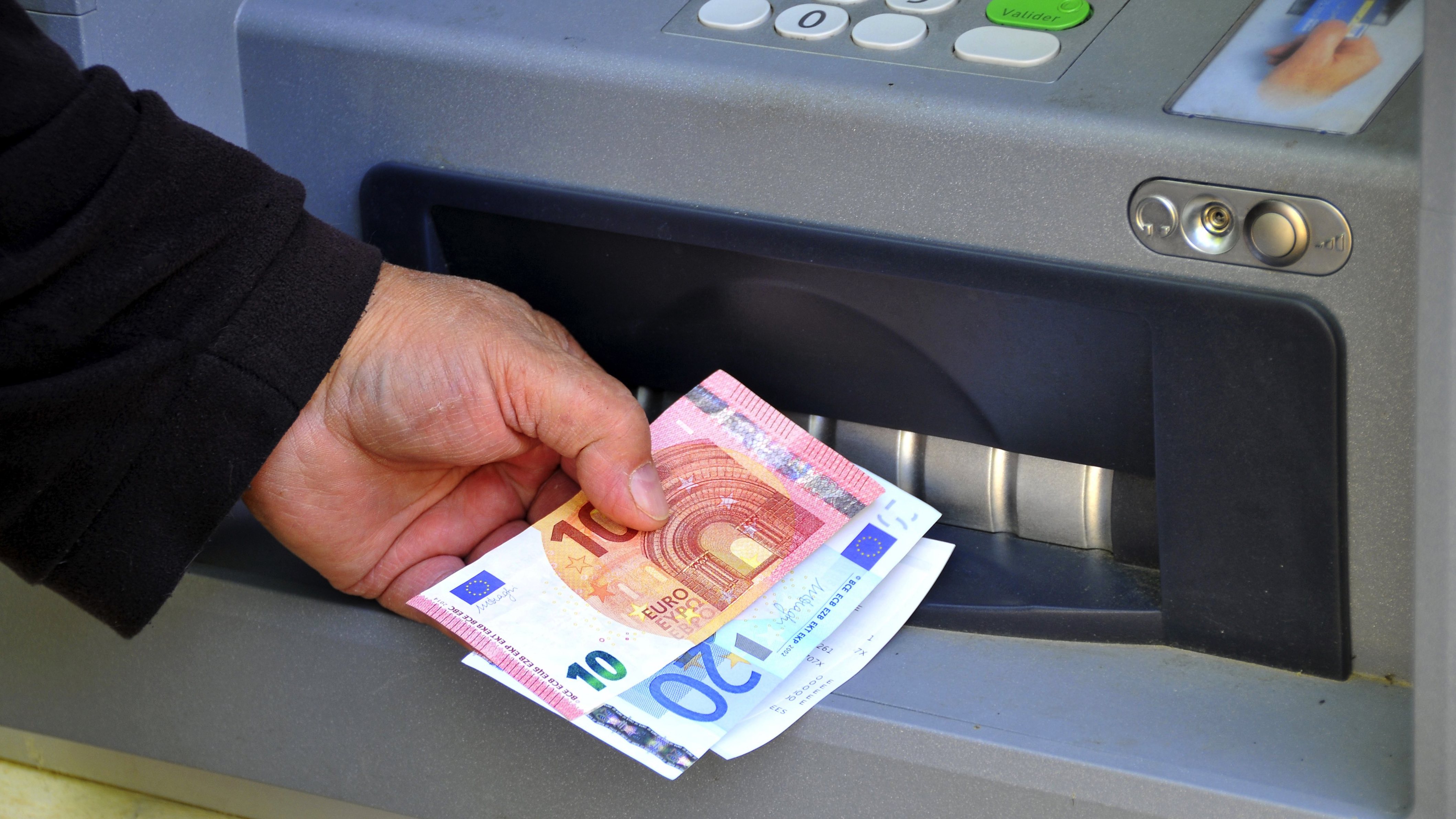 Un vol à main armée à un distributeur de billets à Ath