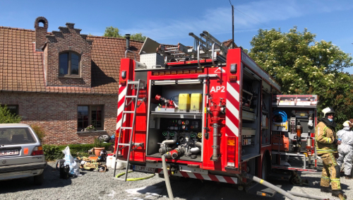 Le garage d'une maison détruit par les flammes à Ellezelles