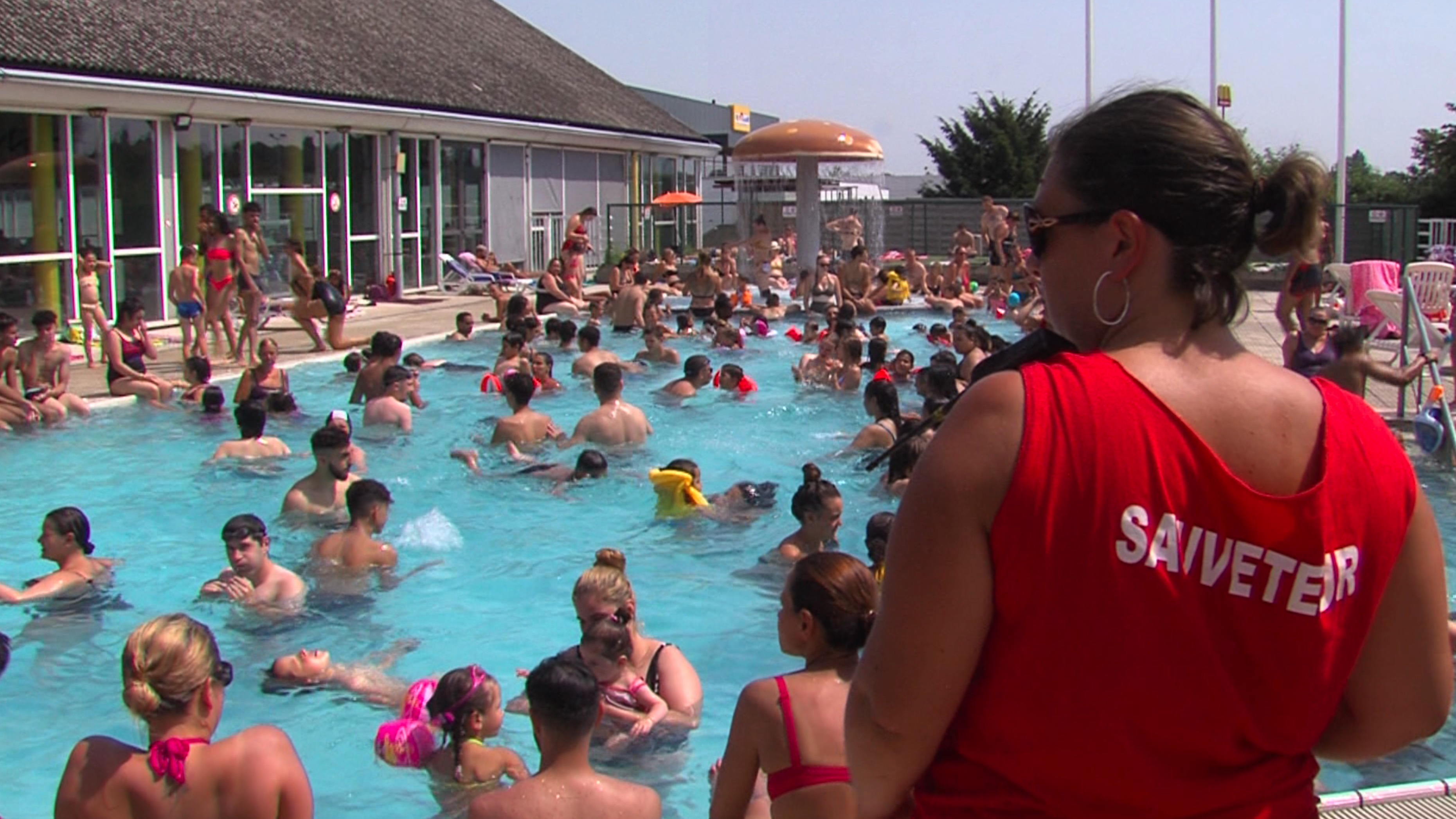 L'espace extérieur de la piscine «Les Dauphins» de Mouscron restera fermé
