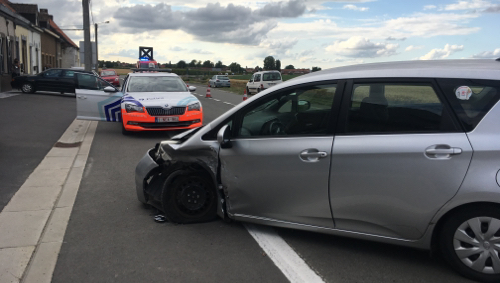 Collision entre deux voitures à la rue Cahos à Templeuve