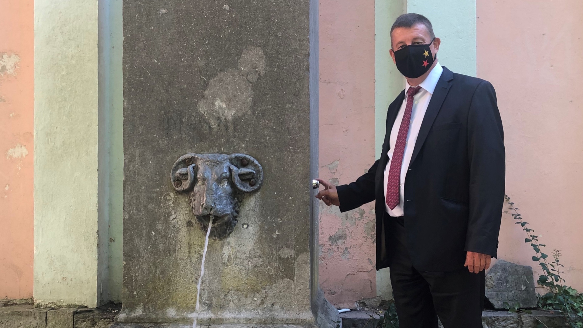 Tournai : installation d'un point d'eau potable dans le parc de l'hôtel de ville