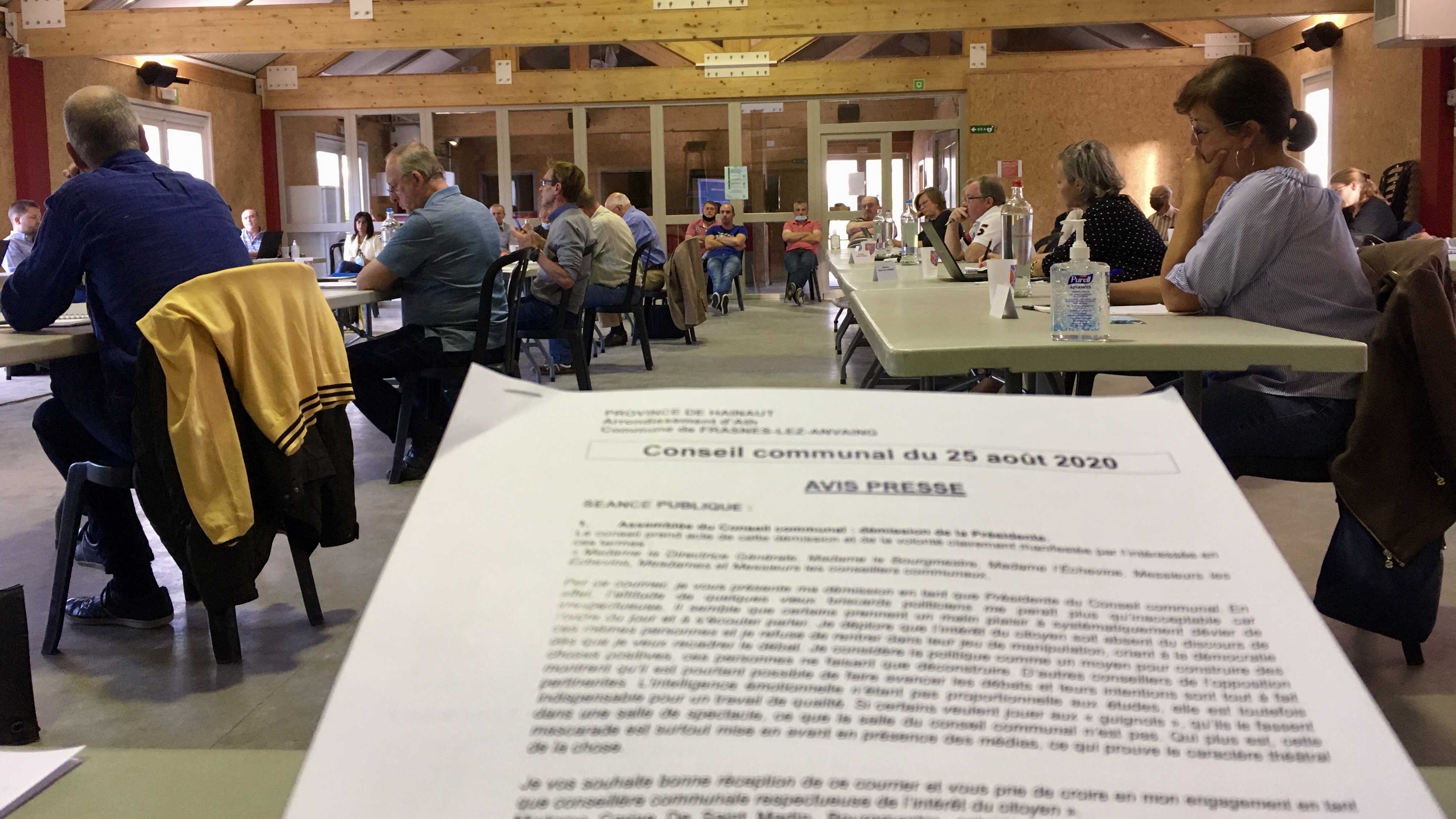 La présidente du conseil communal de Frasnes démissionne : «Si certains veulent jouer aux guignols, qu'ils le fassent dans une salle de spectacle»