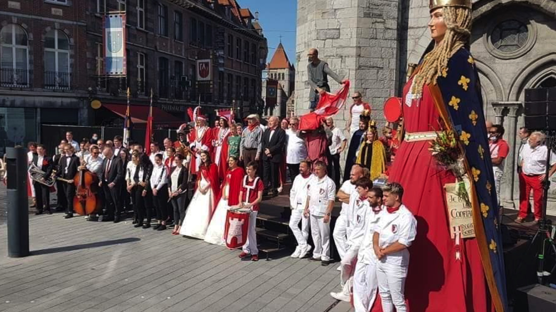 Les Amis de Tournai face à la controverse suite à la publication d'une photo sur les réseaux sociaux