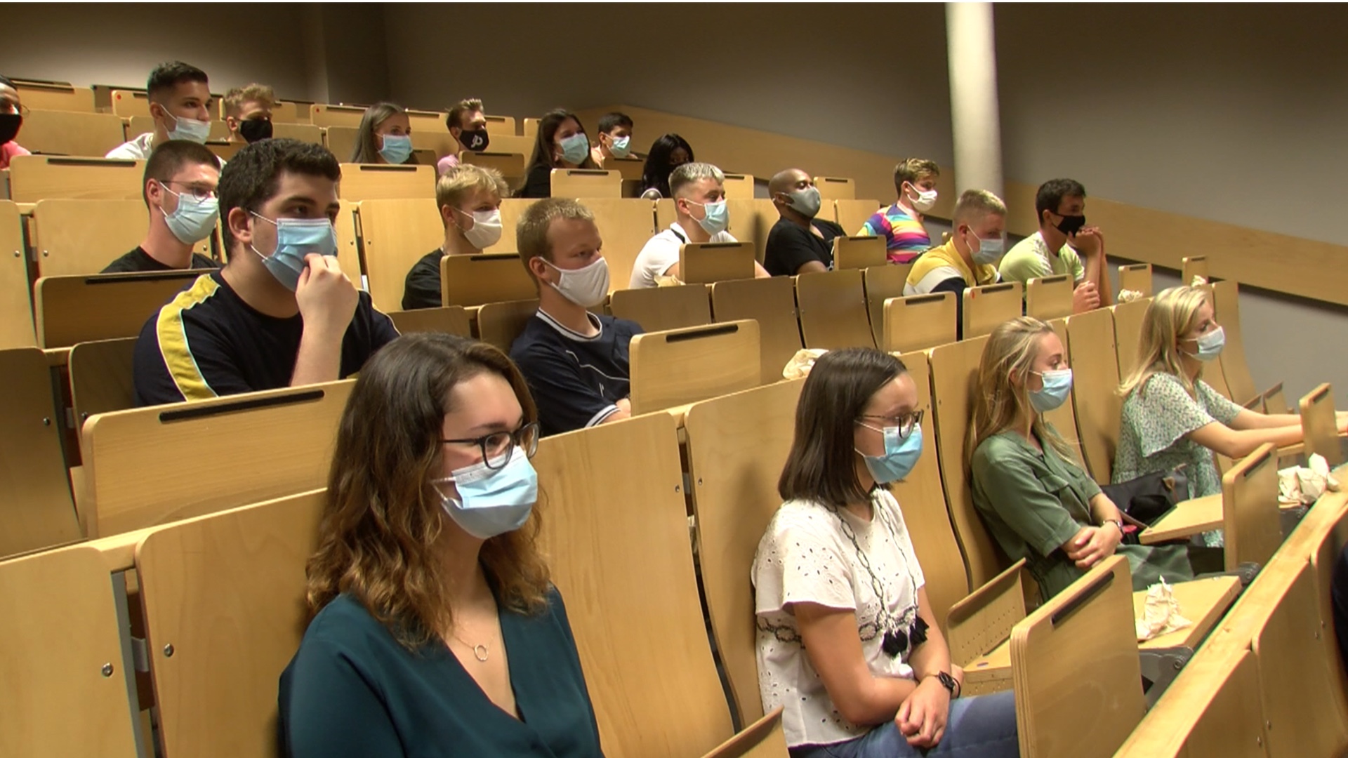 Les élèves de l'enseignement supérieur sont de retour à l'école : le ...