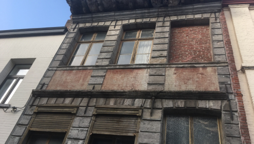 Tournai : des propriétaires d'immeubles inoccupés vont être poursuivis en justice par la ville