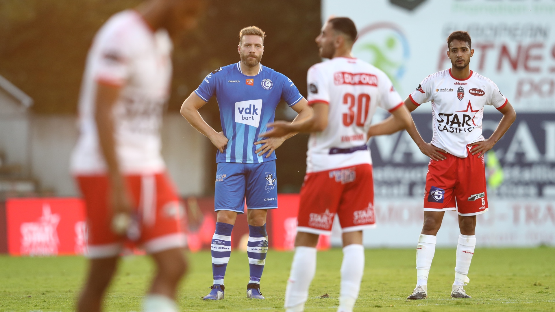 Mouscron, battu par La Gantoise, reste à la dernière place du classement