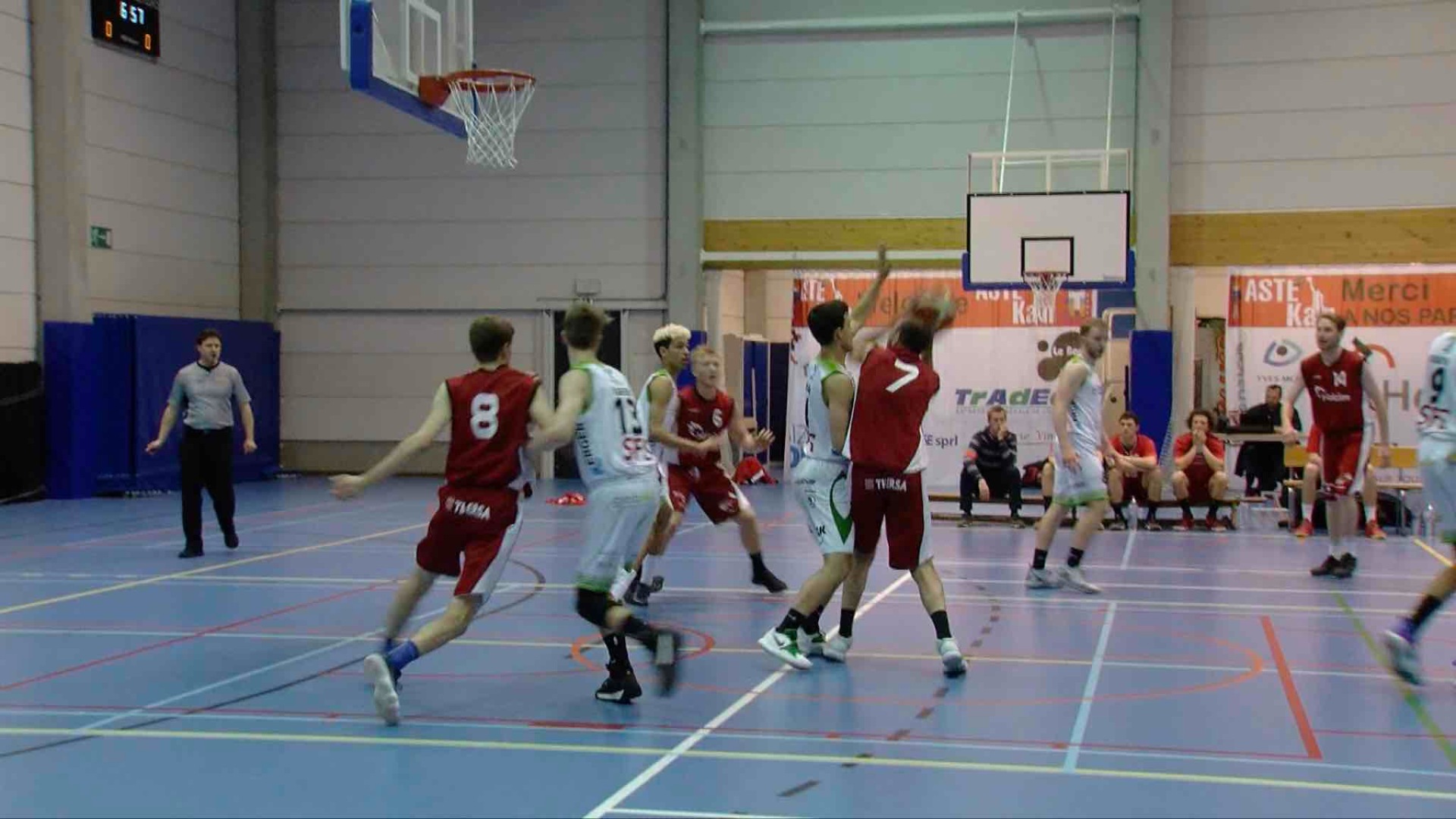 Pas de sport avec contact en indoor pour les plus de 12 ans dès ce jeudi et pour les 3 prochaines semaines !