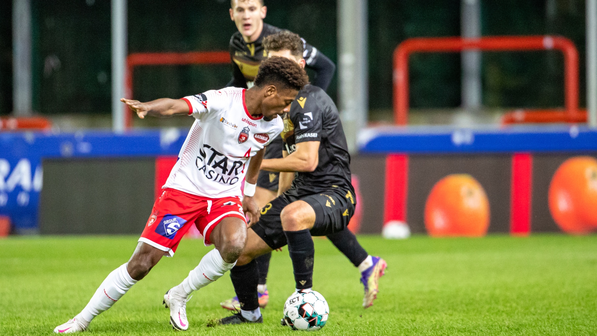 L'Excel Mouscron s'impose face à Saint-Trond et quitte la dernière place du classement