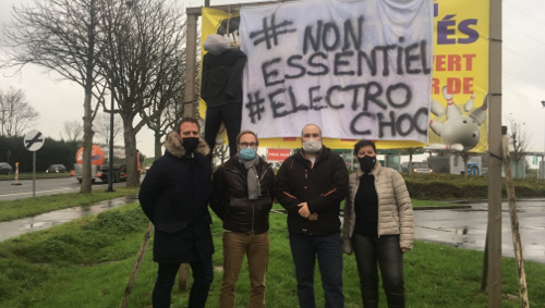 Mouscron : des faux pendus pour interpeller les autorités face à la situation du secteur des loisirs