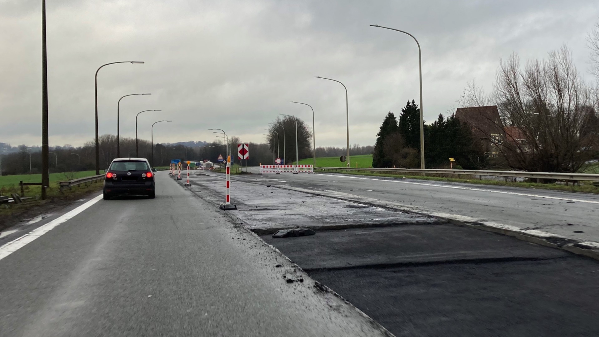 Les travaux réalisés sur l'autoroute E42 peu avant la sortie Tournai Expo seront achevés avant lundi soir