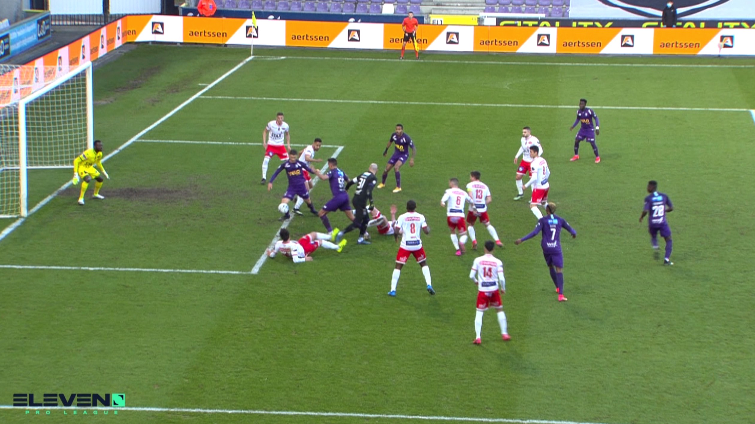 Football: l'Excel pointe du doigt l'arbitrage