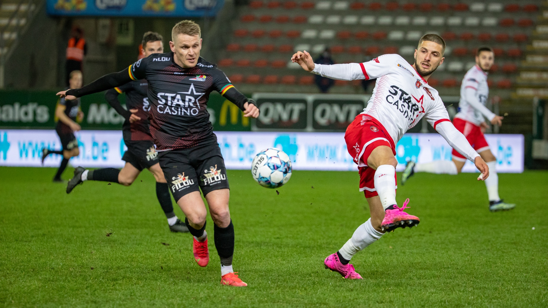 L'Excel Mouscron encaisse encore un but dans les derniers instants et s'incline face à Ostende