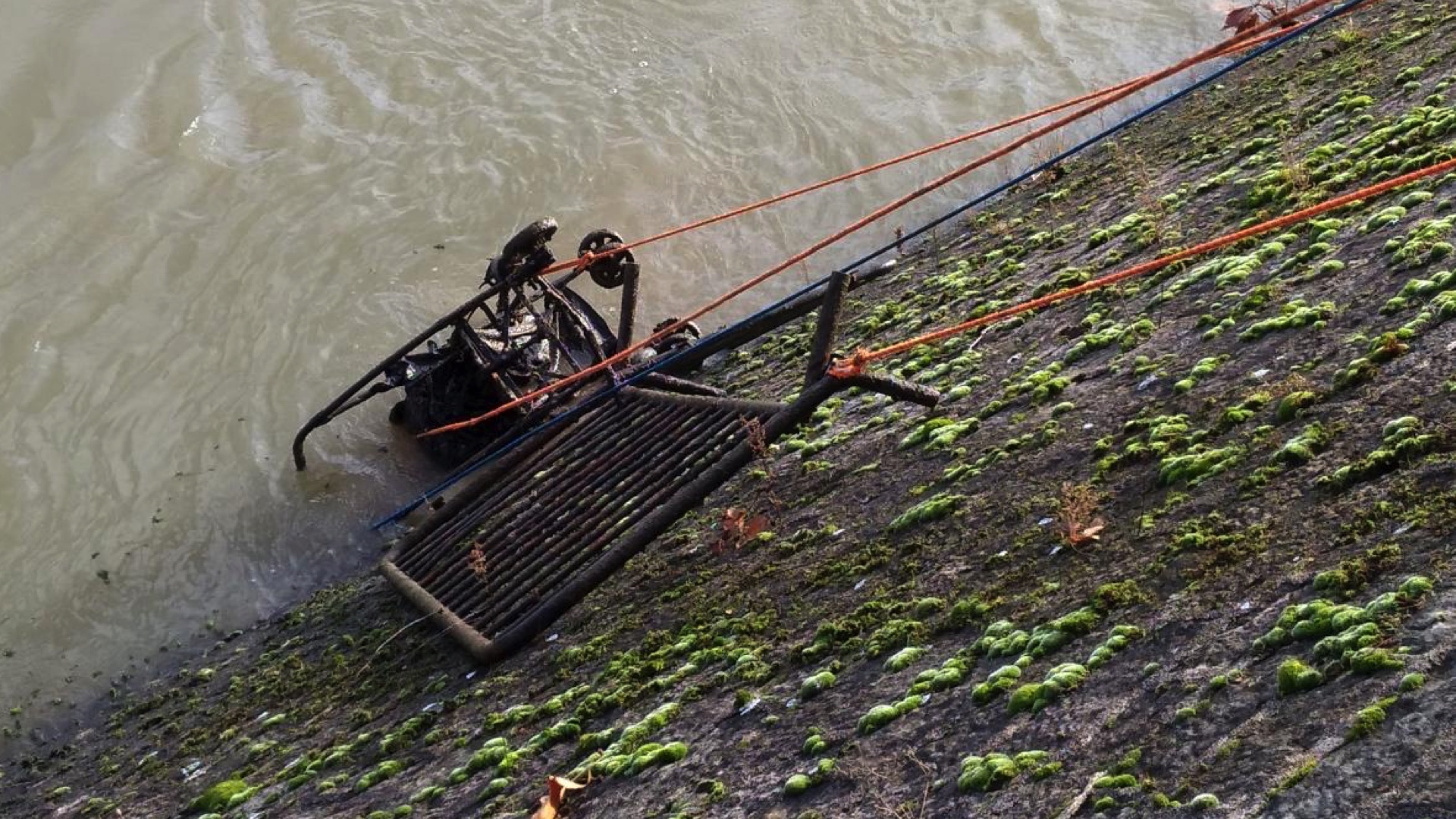 Comines : la zone de police et la Ville rappellent que la pêche à l'aimant est interdite dans les eaux navigables régionales