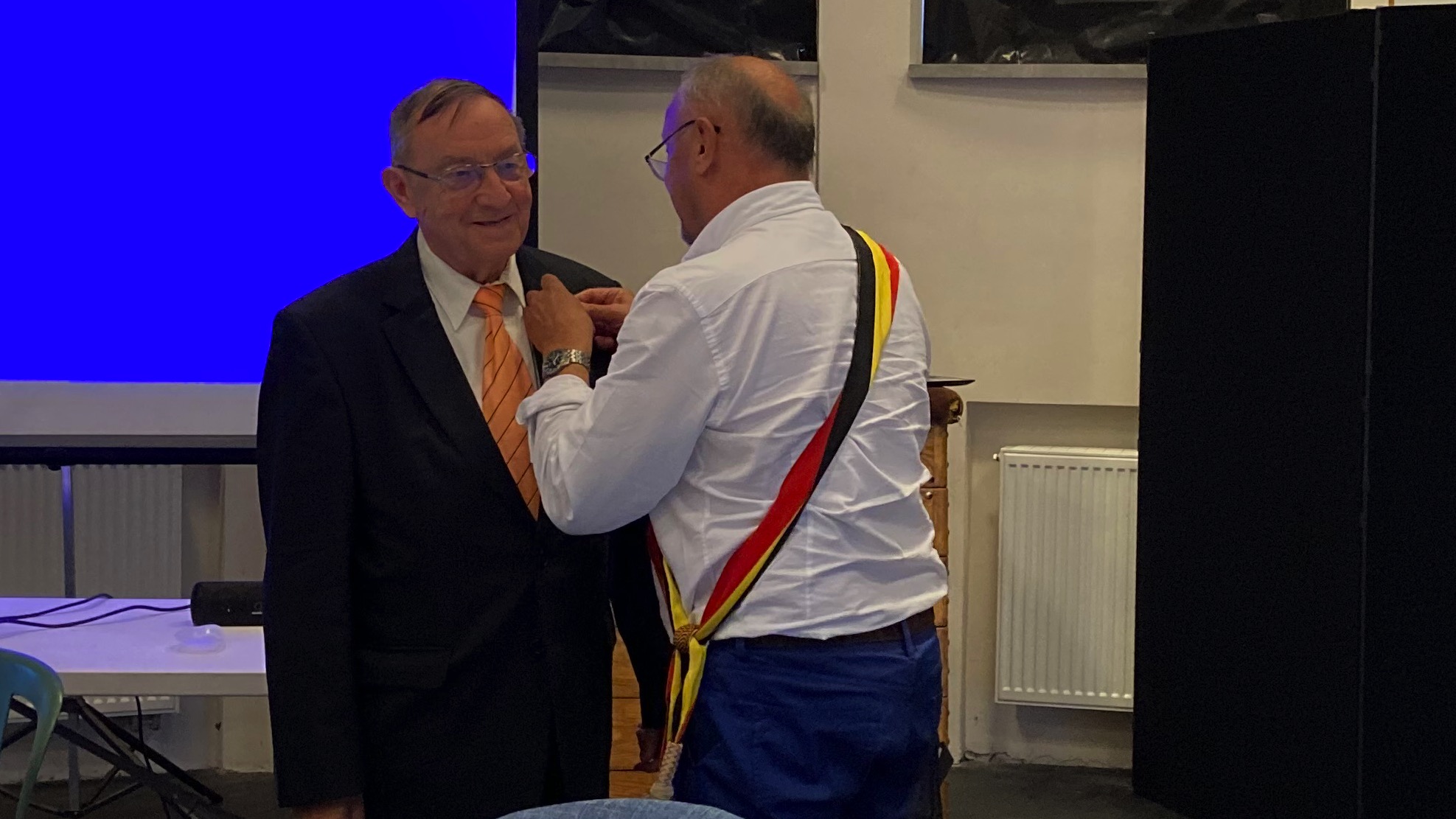 Luc Letouche reçoit le titre de citoyen d'honneur de Silly pour ses 50 ans de présence au sein du conseil communal